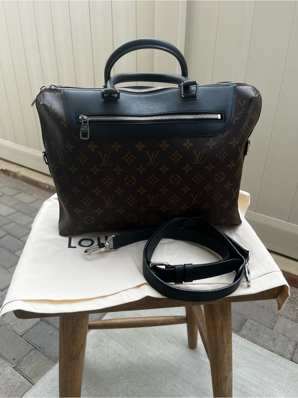 ✨Authentic✨ Louis Vuitton Porte-Documents Jour – Monogram & Black Leather